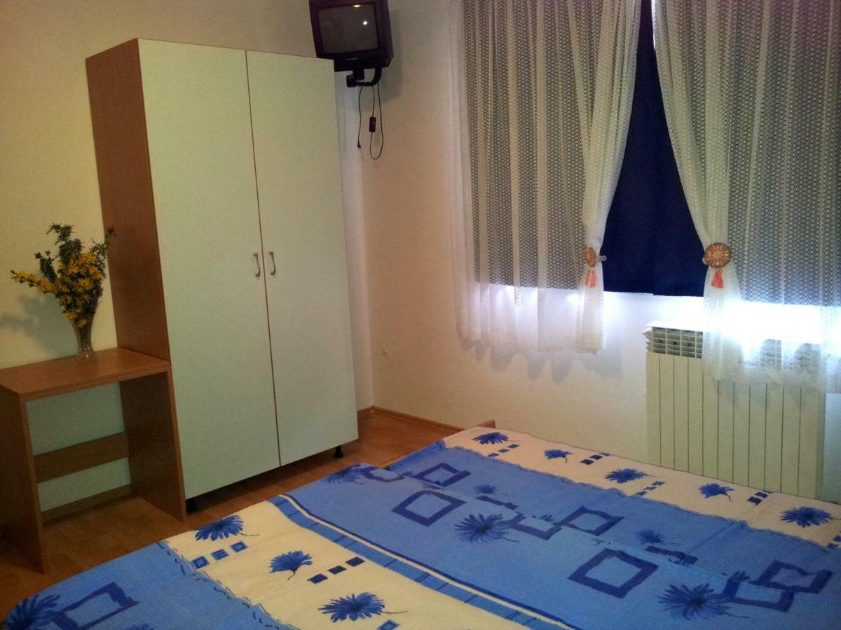 Apartments Ghedas ポレッチ エクステリア 写真